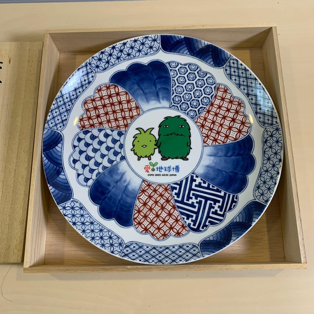 新品未使用　赤絵瀬戸染付モリゾーキッコロ祥瑞皿　直径31cm 大皿　桐箱付