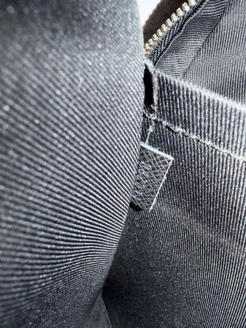 mobルイヴィトン タイガ　ポルト ドキュマン・ヴォワヤージュ　ブラック