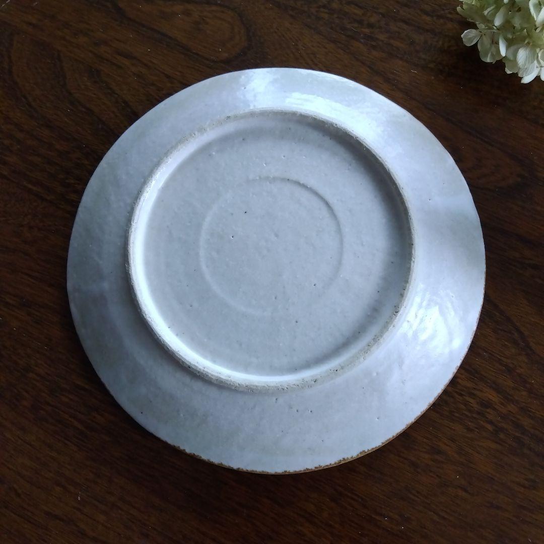 鈴木美汐さんの　ラウル7寸皿　と　モミノキペイパーウェイト