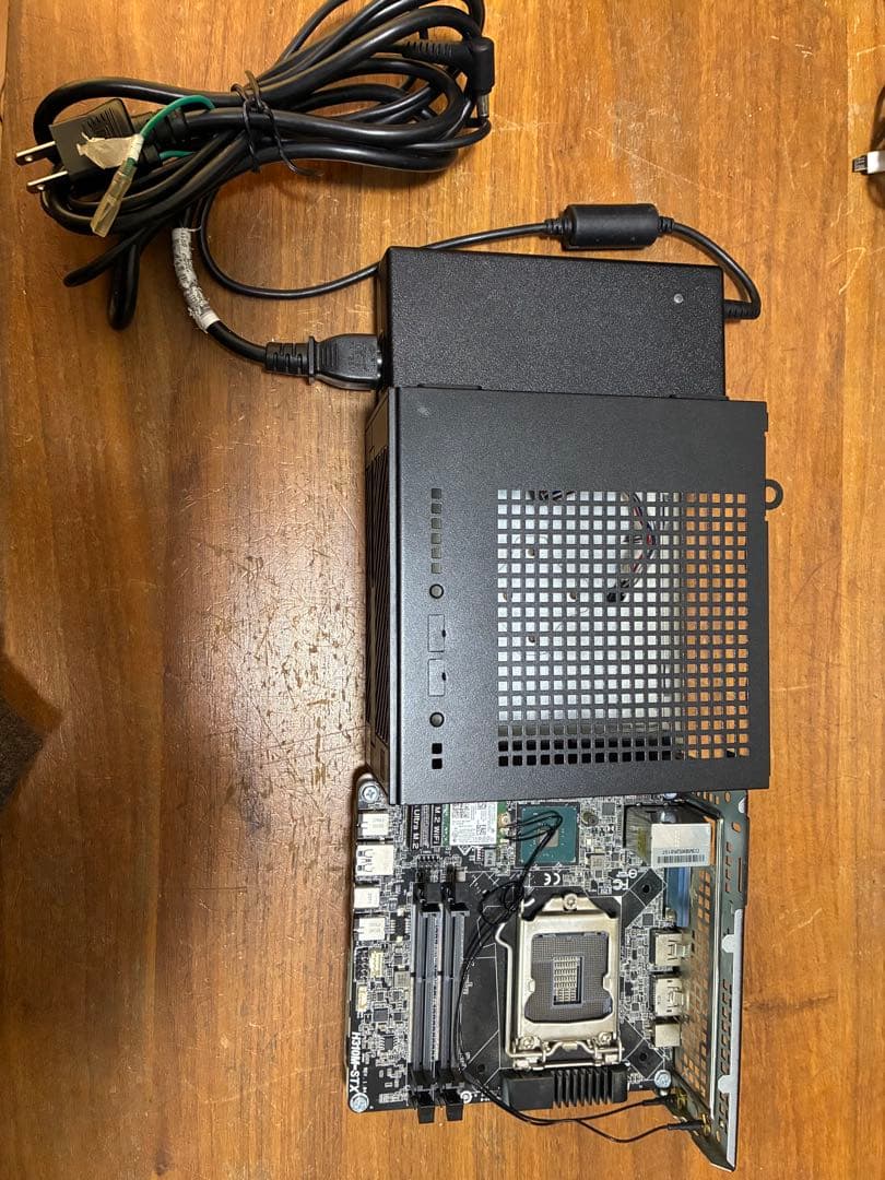 ASRock Deskmini 310 ベアボーンキットWi-Fiキット付