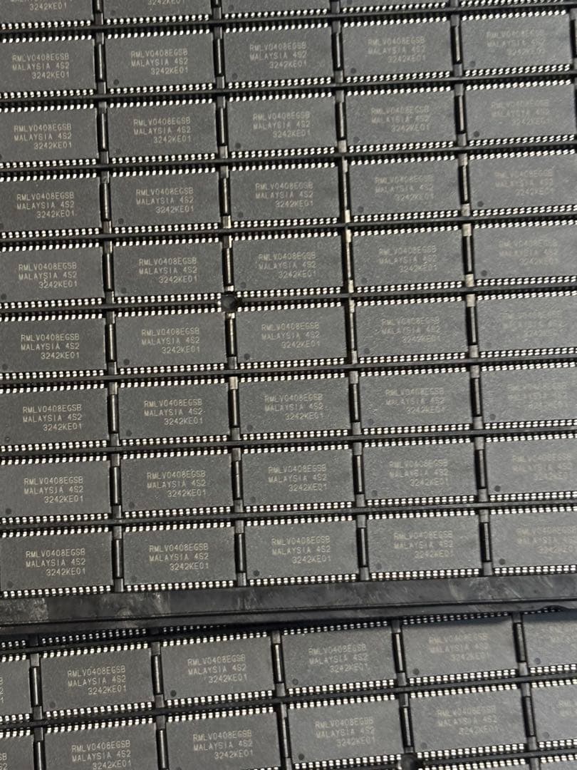 302個。電子部品ICチップRMLV0408EGSB4S2長期保管品新品同様未使