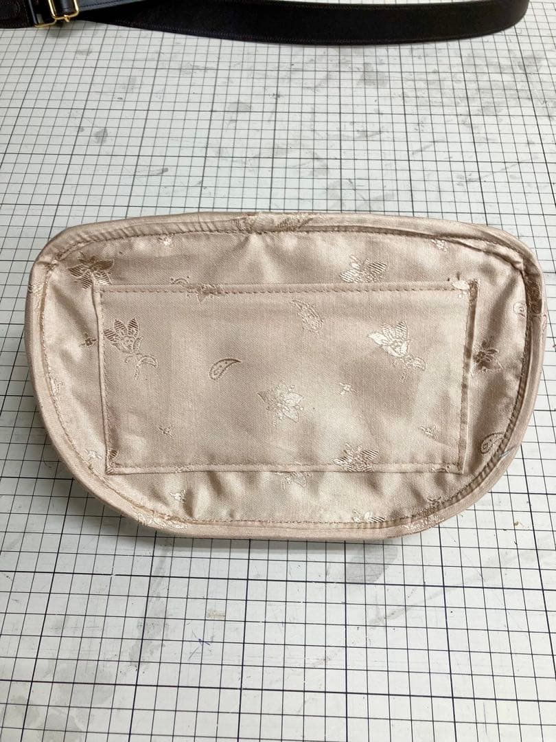 本革ハンドメイド　ボディーバッグ　シルエット猫　魚チャーム　フルオーダー専用