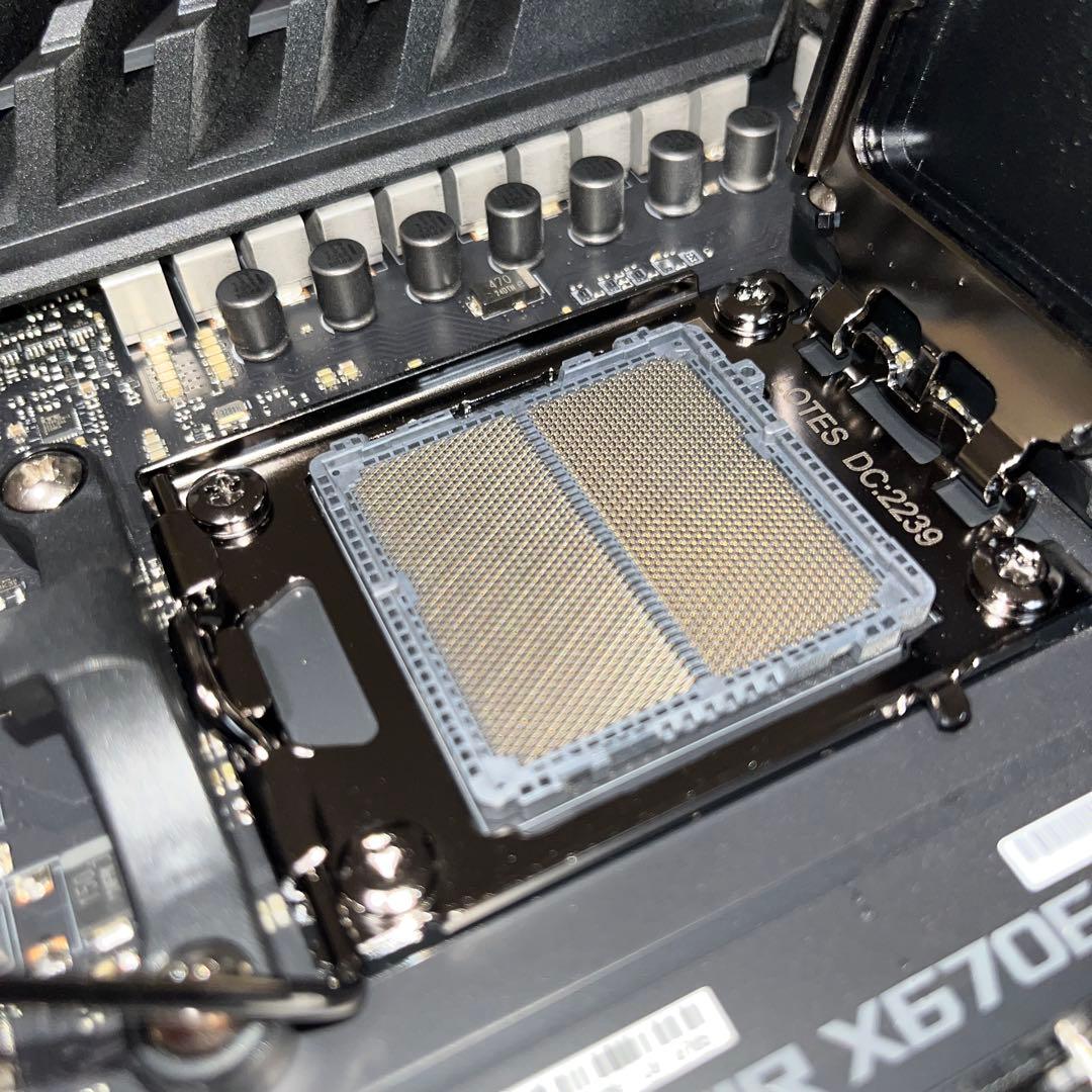 ASUS ROG CROSSHAIR X670E GENE マザーボード AM5