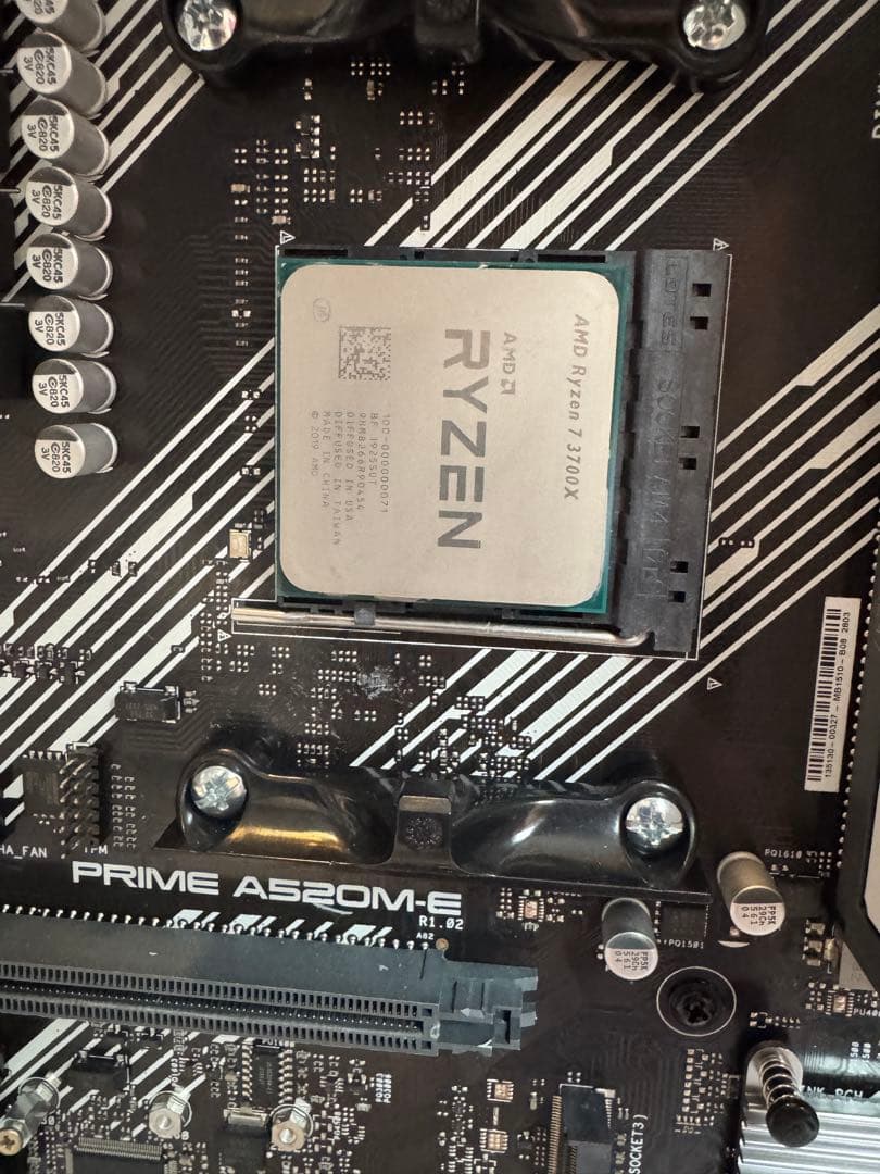 フミ Ryzen73700x、メモリ16GB、マザボ、電源750w、ケース