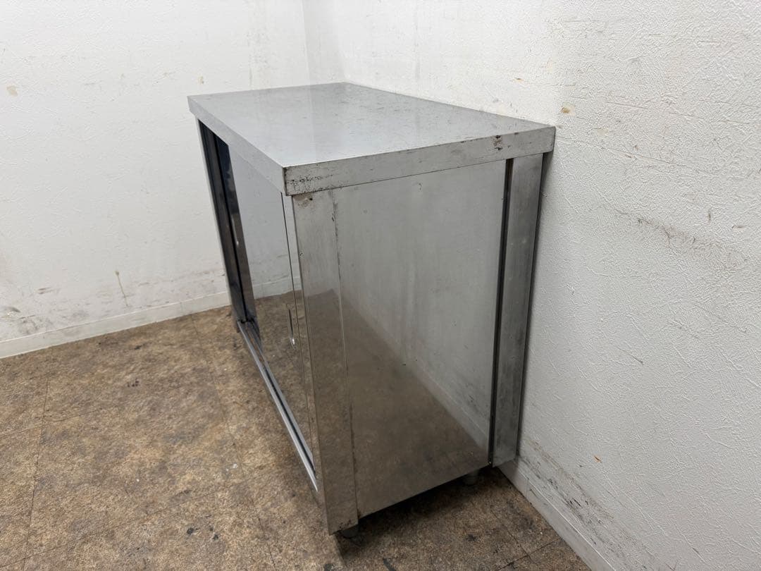 ステンレス　業務用　扉付き作業台　厨房　飲食店　W９００ｘD４５０ｘＨ８００ｍｍ