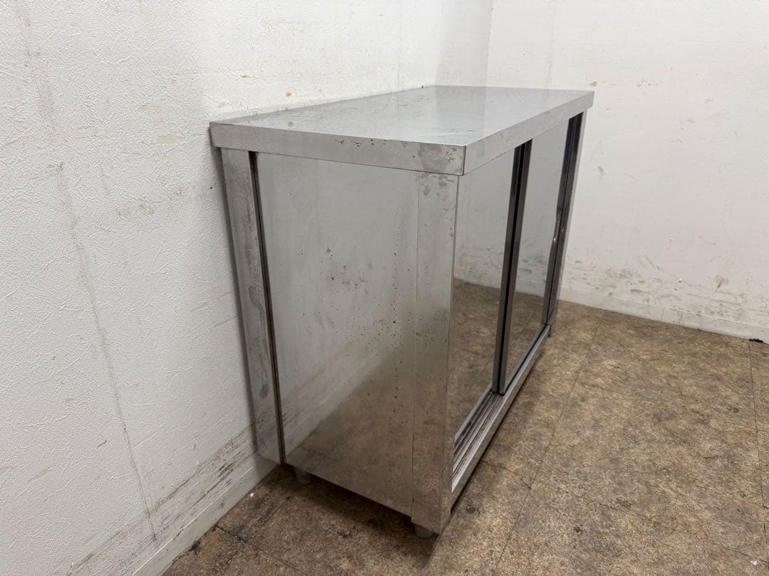 ステンレス　業務用　扉付き作業台　厨房　飲食店　W９００ｘD４５０ｘＨ８００ｍｍ