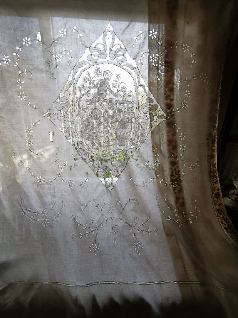 アンティークフランス 天使のフィレレース アイレット草花刺繍タッセル付大判クロス