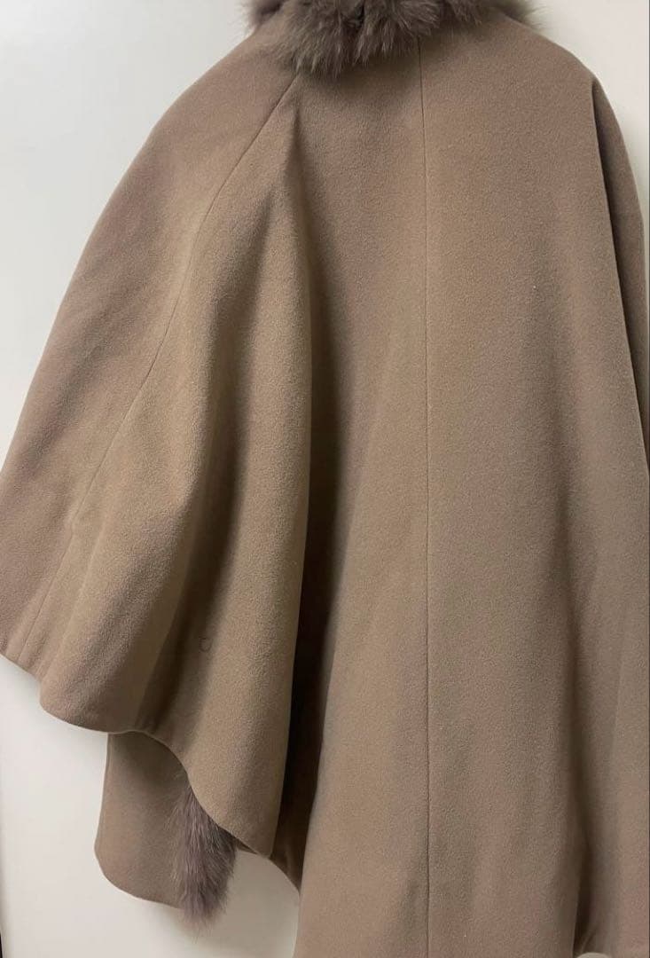 定価7万円⭐︎バーニーズ　ファー付きグレーベージュポンチョ