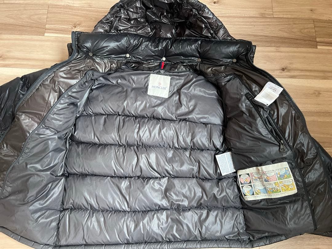 Moncler ブラック ダウンジャケット