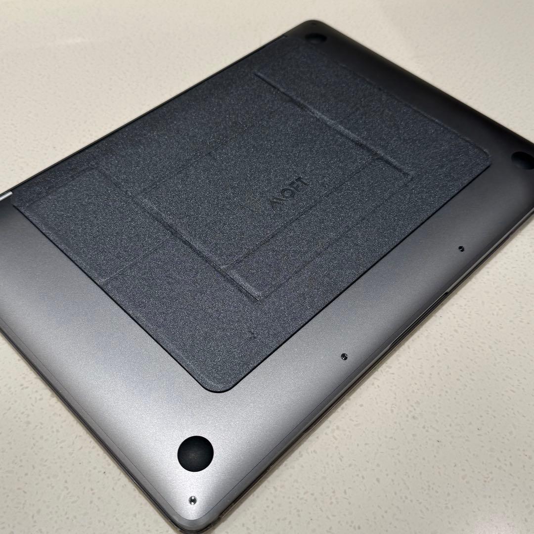 2020年製　MacBookpro 13 M1チップ搭載8GB 256GB