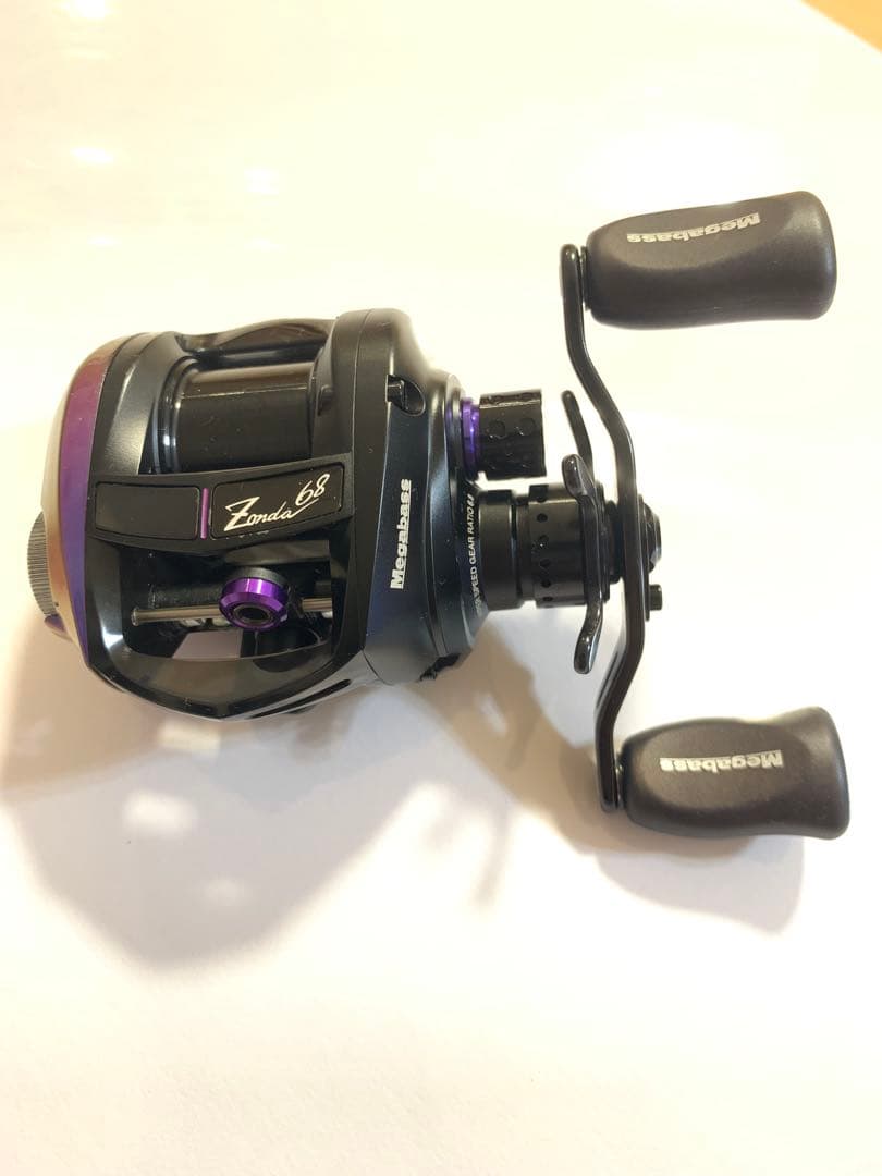 Megabass Zonda HEDGEHOG 68 ベイトリール 左巻き