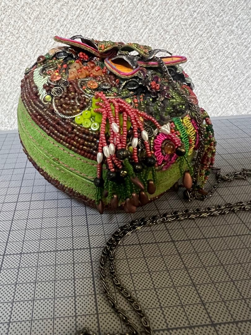 MARY FRANCES メアリーフランシス ハート型ビーズクラッチバッグ