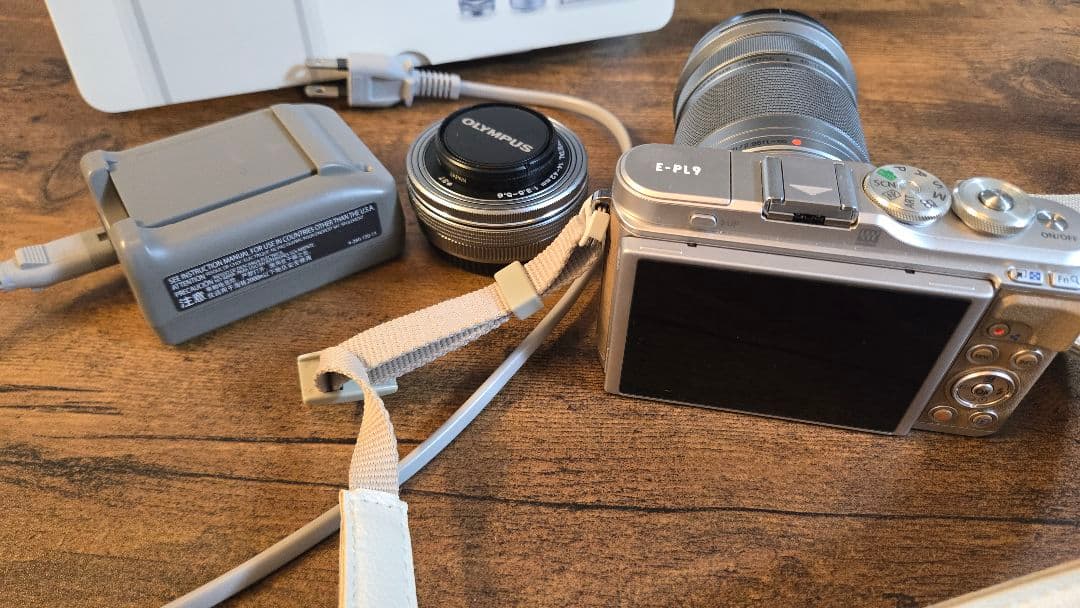 OLYMPUS E-PL9 ミラーレス一眼カメラ