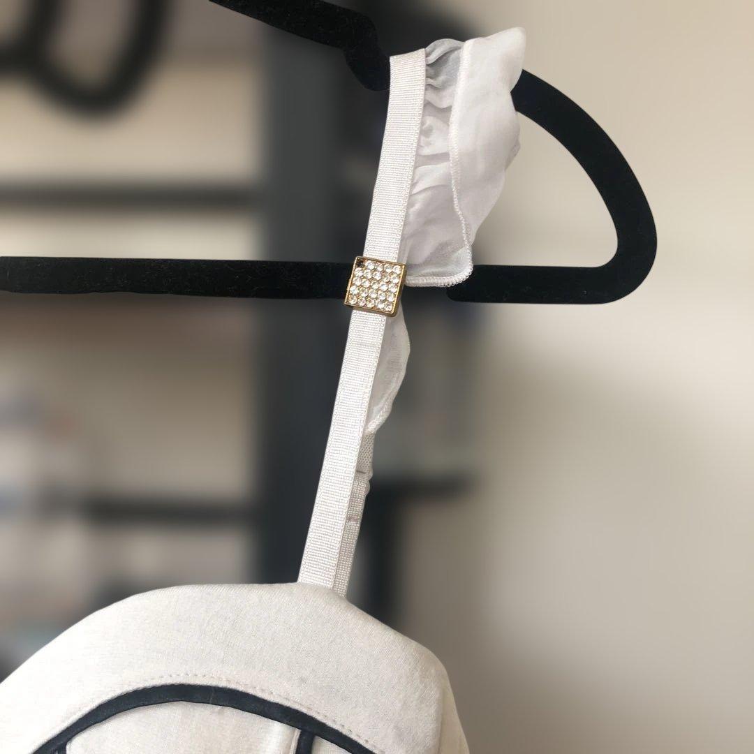 希少　ホワイト フリルビジュー付きキャミソール