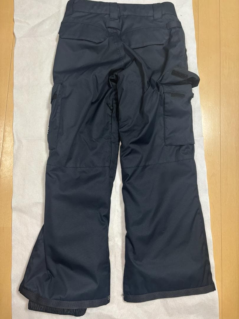 Dc蛍光色のスノーボード・スキーウエア上下セット・サイズ135～140cm