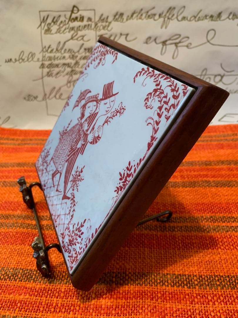 ビヨンヴィンブラッド　レアな1960年代ニモール窯のビンテージタイルの額装品！