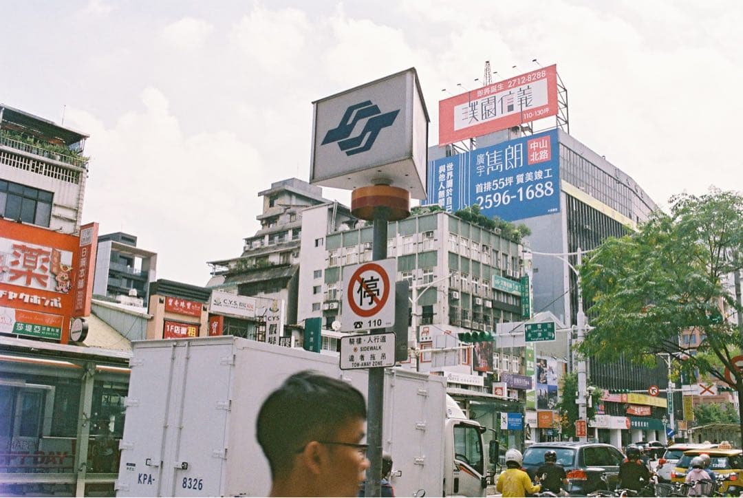 Nikon 一眼レフカメラ Nikkorレンズ付き