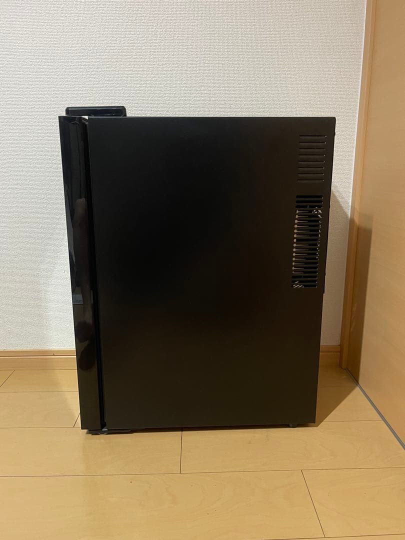 【美品】ワインセラー おしゃれ 12本収納 ガラス扉 8〜18℃設定 黒