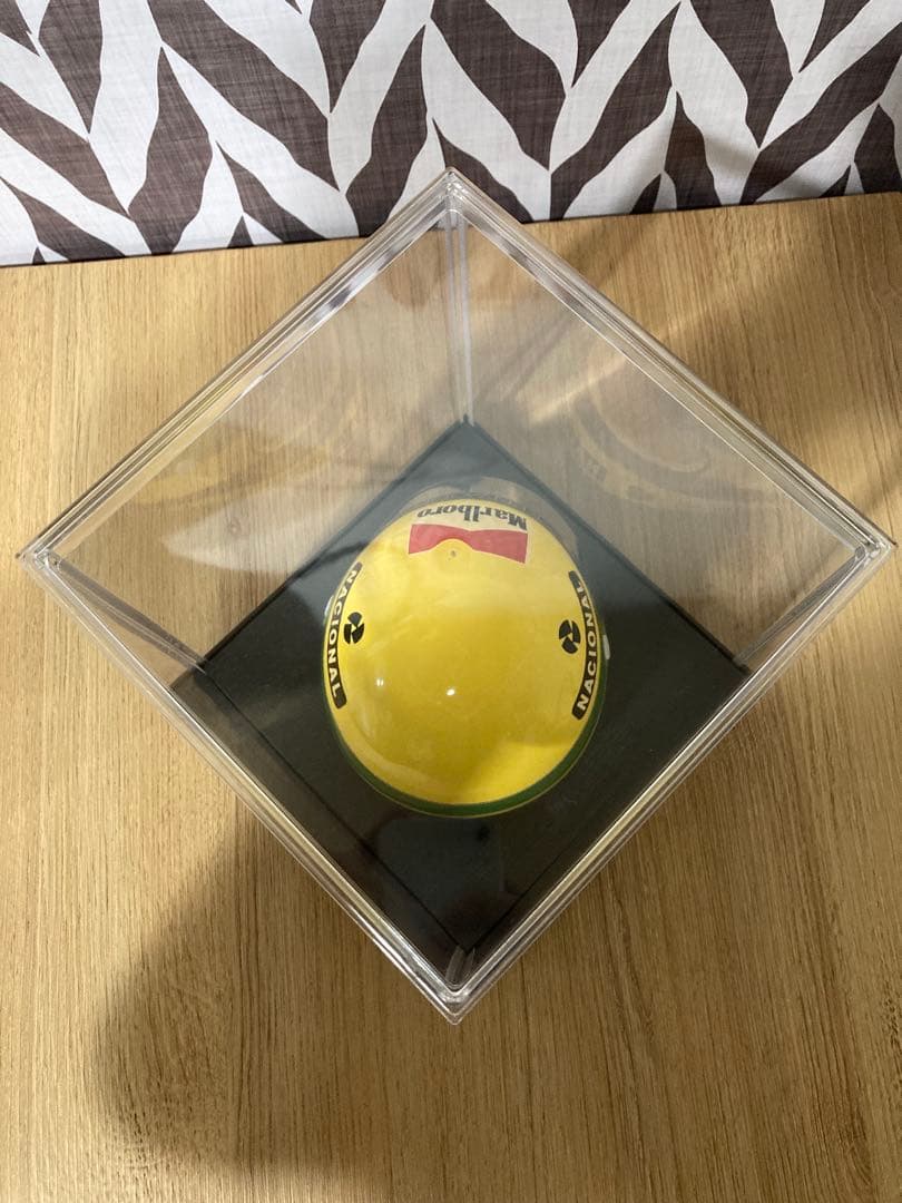 ケース付き　アイルトン・セナ　陶器製ヘルメット置物　灰皿