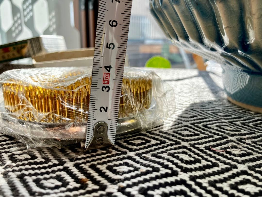 美品 水色の陶器製 花器 と 丸大形 高級剣山は新品未使用　ワレモノ発送致します