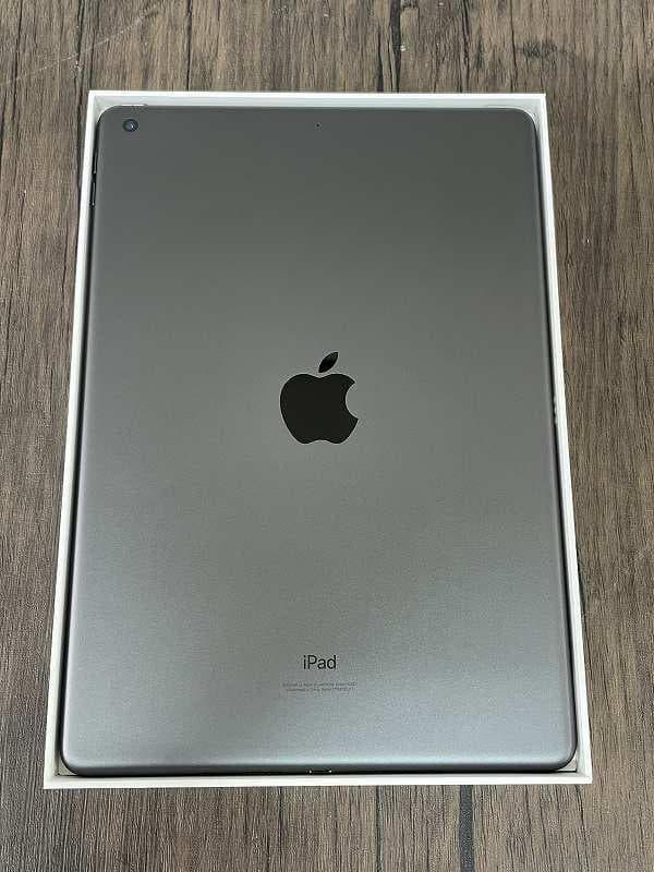 ⑧【美品】iPad Apple 第9世代　Wi-Fiモデル　64GB