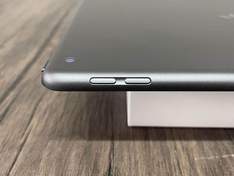 ⑧【美品】iPad Apple 第9世代　Wi-Fiモデル　64GB