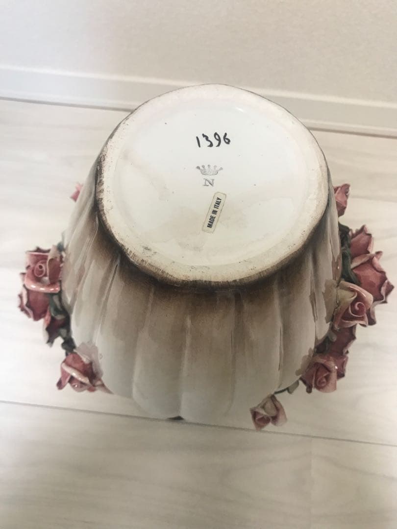 ＊送料込み＊イタリア製花瓶 カポディモンテ アンティーク バラ 陶器 花陶