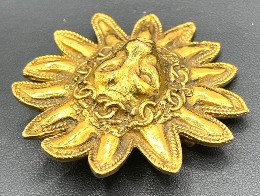 CHANEL シャネル　ライオンモチーフ ゴールドブローチ　ヴィンテージ