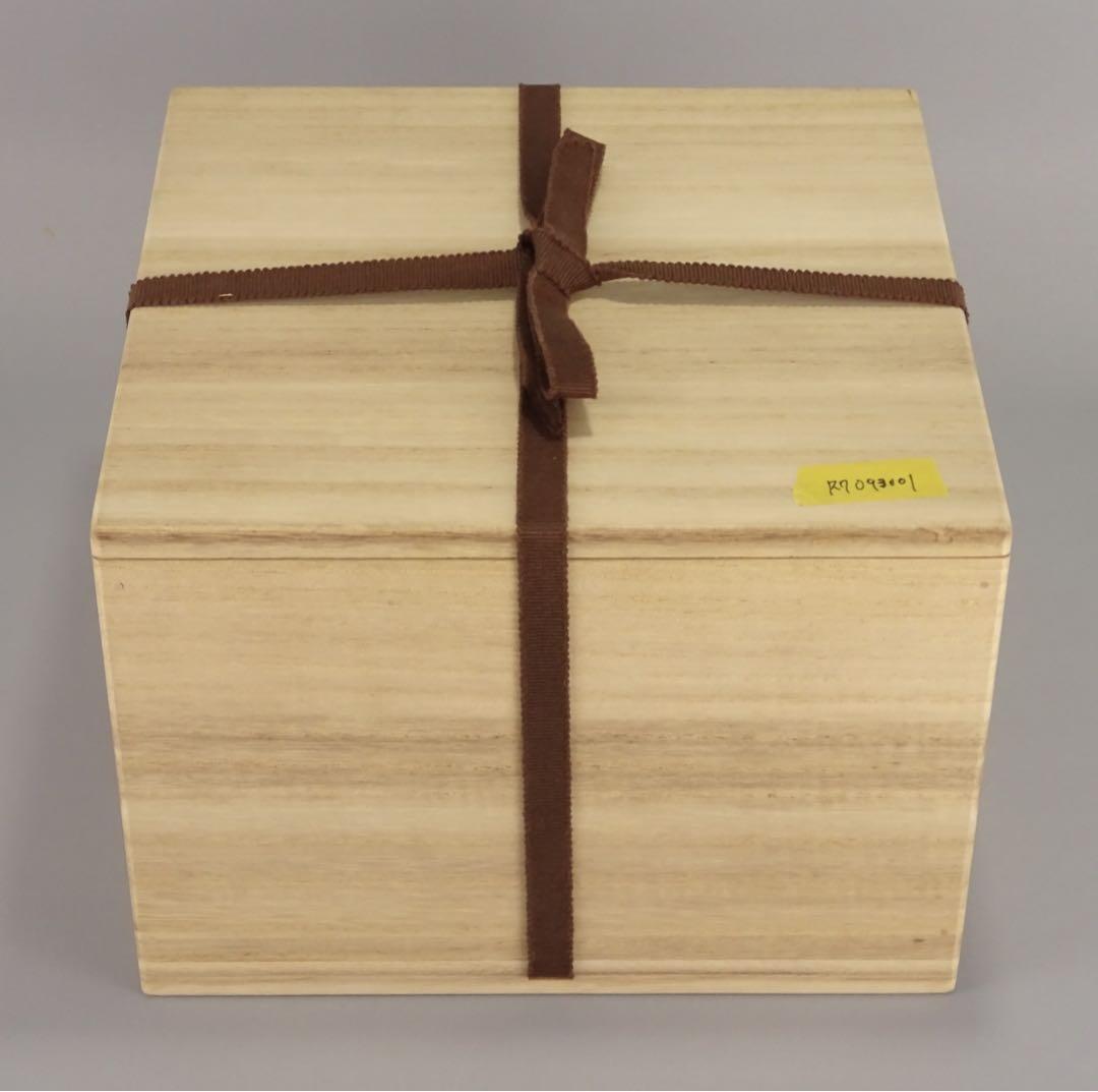 人間国宝　井上萬二　本人作　白磁　花形　花器　合わせ箱　花瓶　壺　花入　有田焼