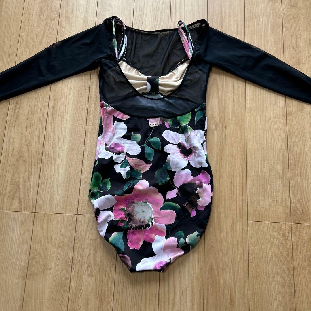 スティナ　レオタード　黒地に花柄　美品　Lサイズ