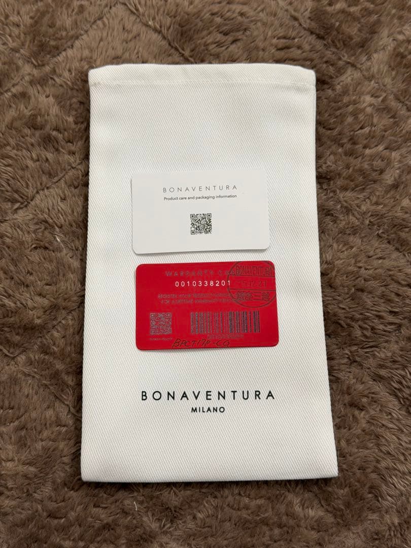 ボナベンチュラ　iPhone17Pro ケース　チャコールグレー