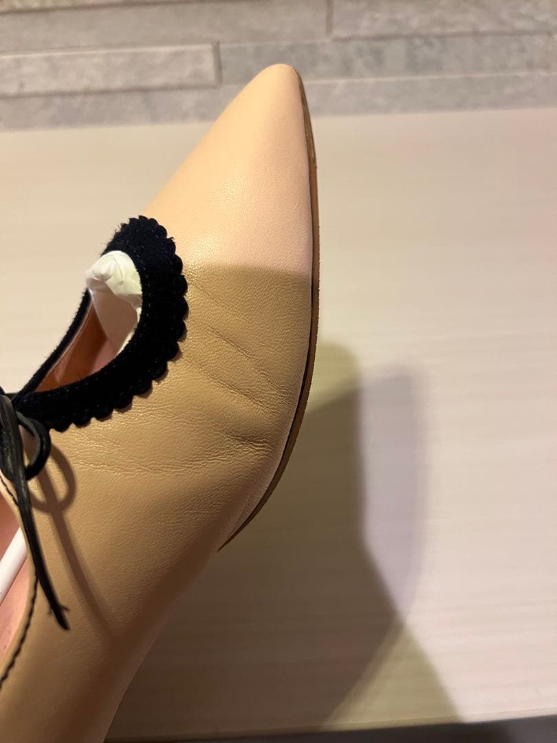 マノロブラニク　フラットシューズ