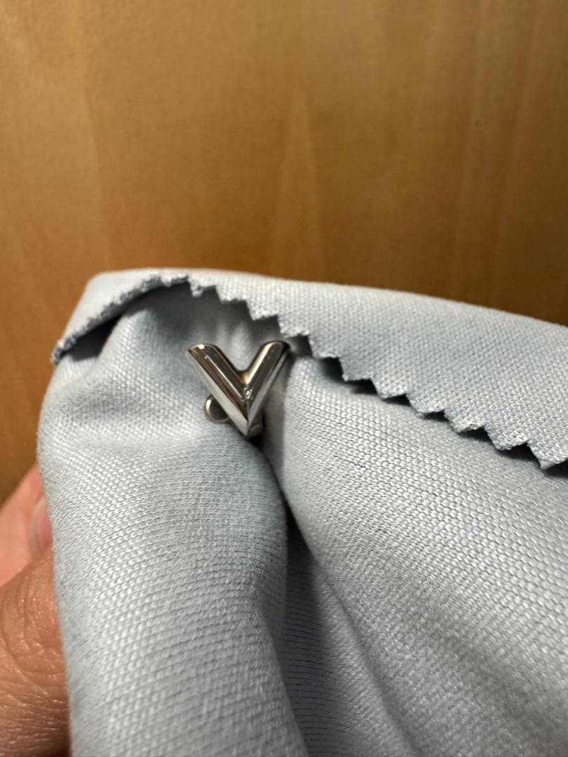 ピアス・エセンシャル V（片耳用)