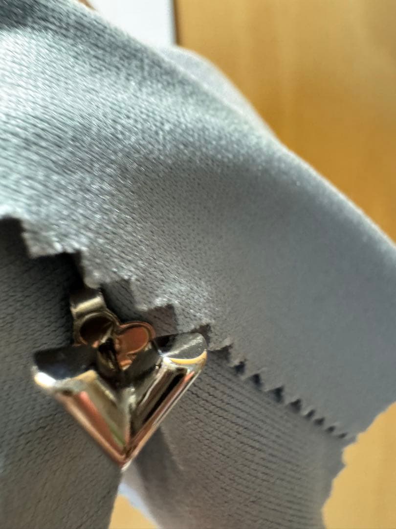 ピアス・エセンシャル V（片耳用)