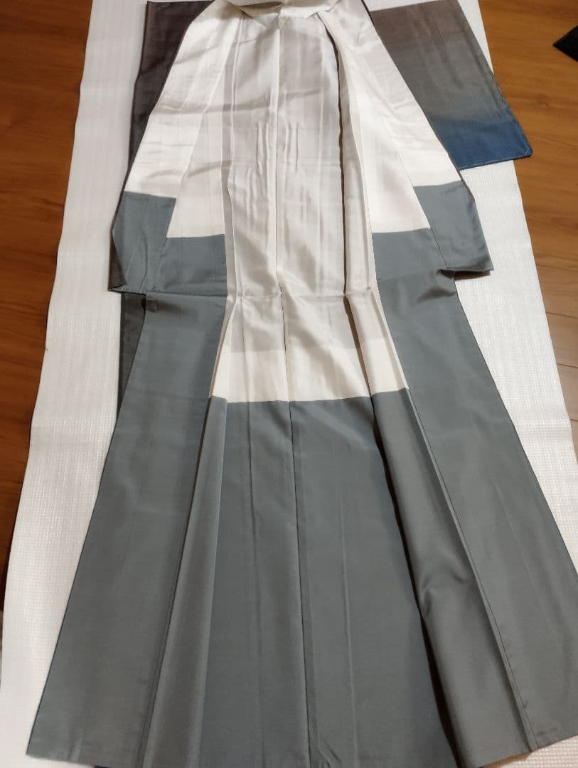 大島紬　未使用しつけ付き　織柄グラデーション