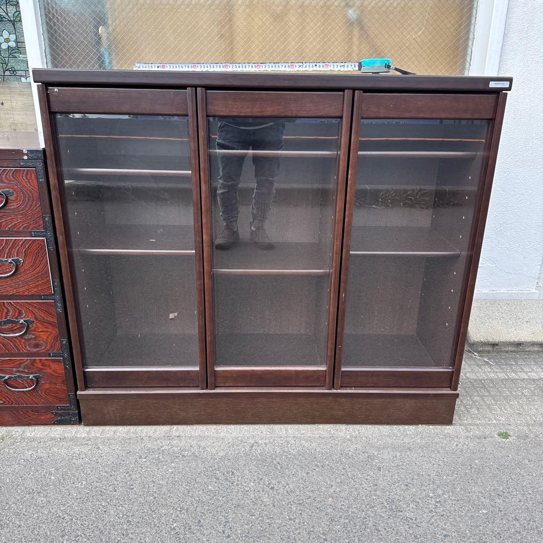 小島工芸　木製ラック ダークブラウン ガラス扉 3段