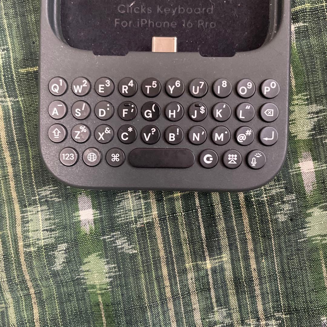 Clicks キーボード付き iPhone16Pro用ケース