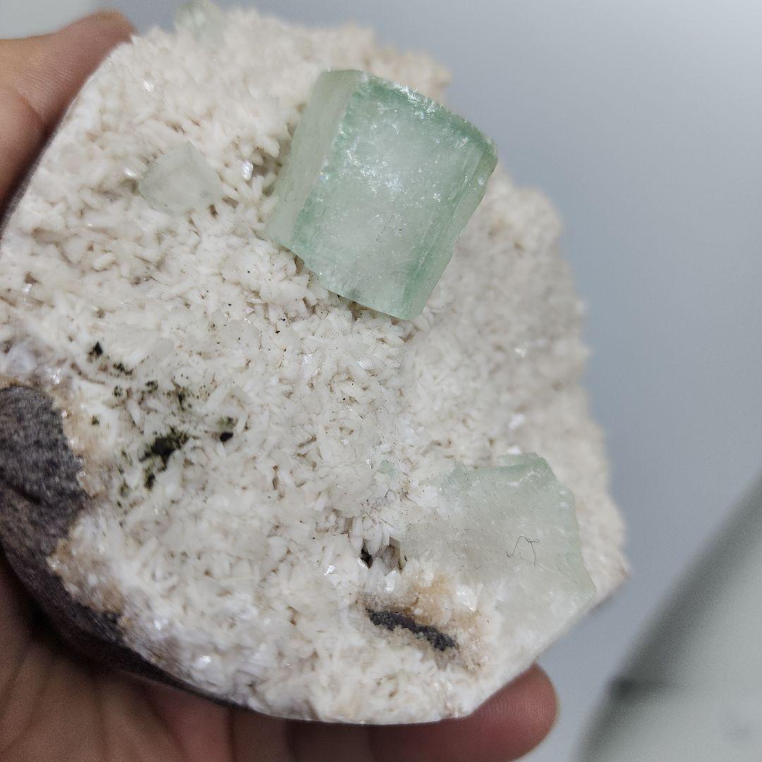 アポフィライト×パイロモルファイト 共生原石 癒しと変容のエネルギー石