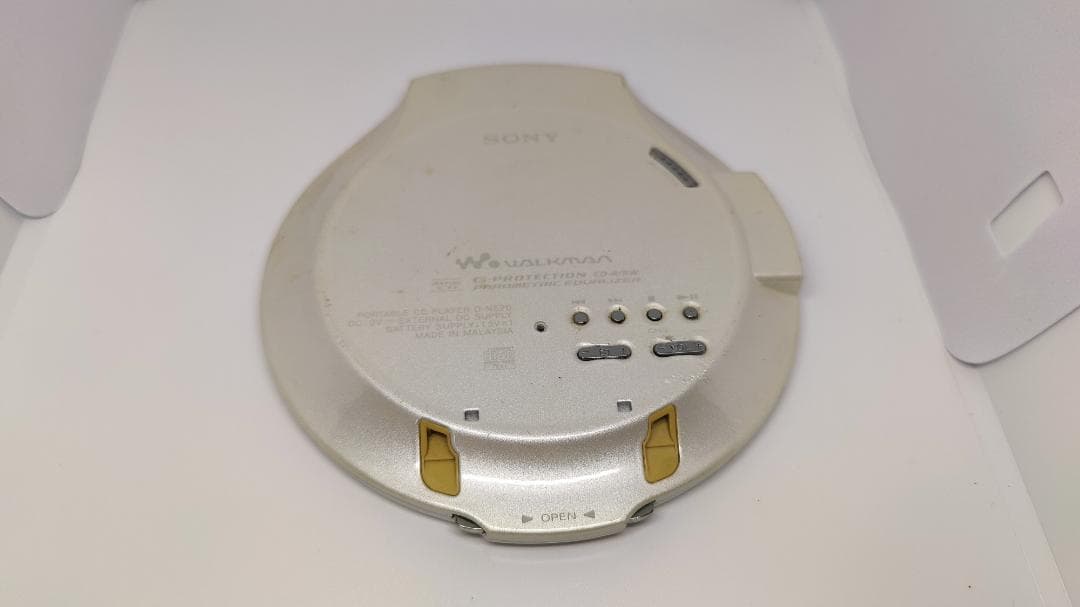 ✨【希少】✨♥ SONY CD WALKMAN D-NE20 シルバー ✨