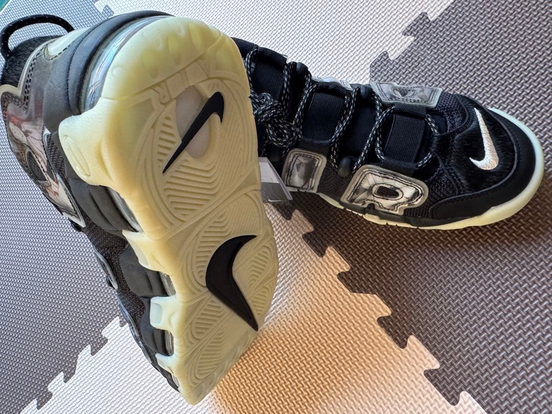 モア アップテンポ '96 オフノワール/ピュアプラチナム/ブラック/セイル