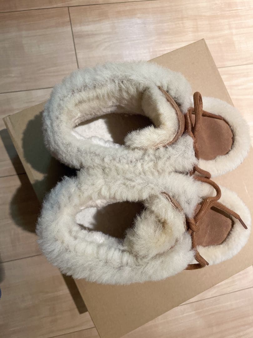 靴 UGG Esmee Lace Up