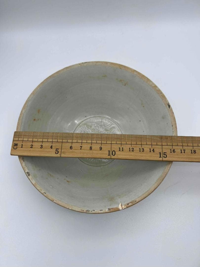 宋時代　定窯　白磁刻魚文茶碗　影青　景徳鎮　唐物　古賞物(C-73)