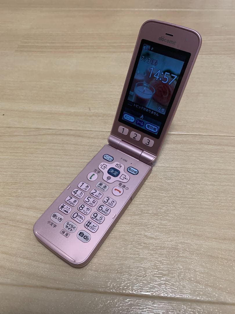 docomo らくらくホン F-01M　ピンク