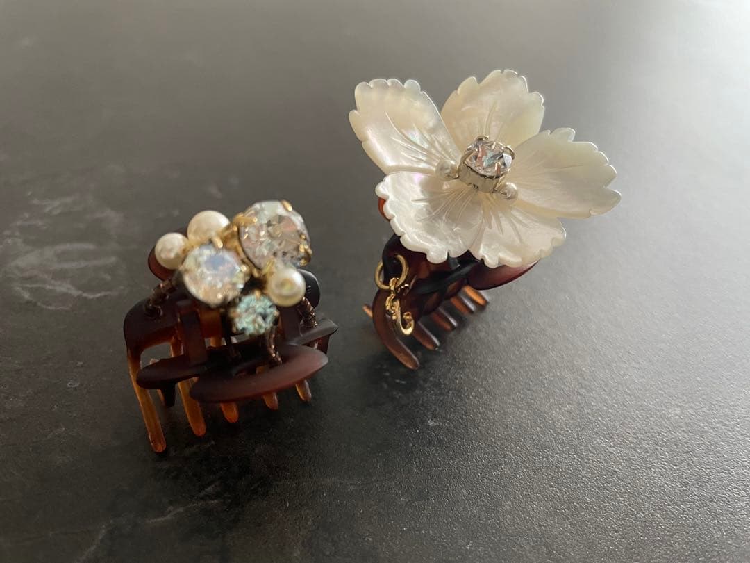 COMPLEX BIZ 白蝶貝　お花&スワロフスキー　ヘアクリップ 2個セット
