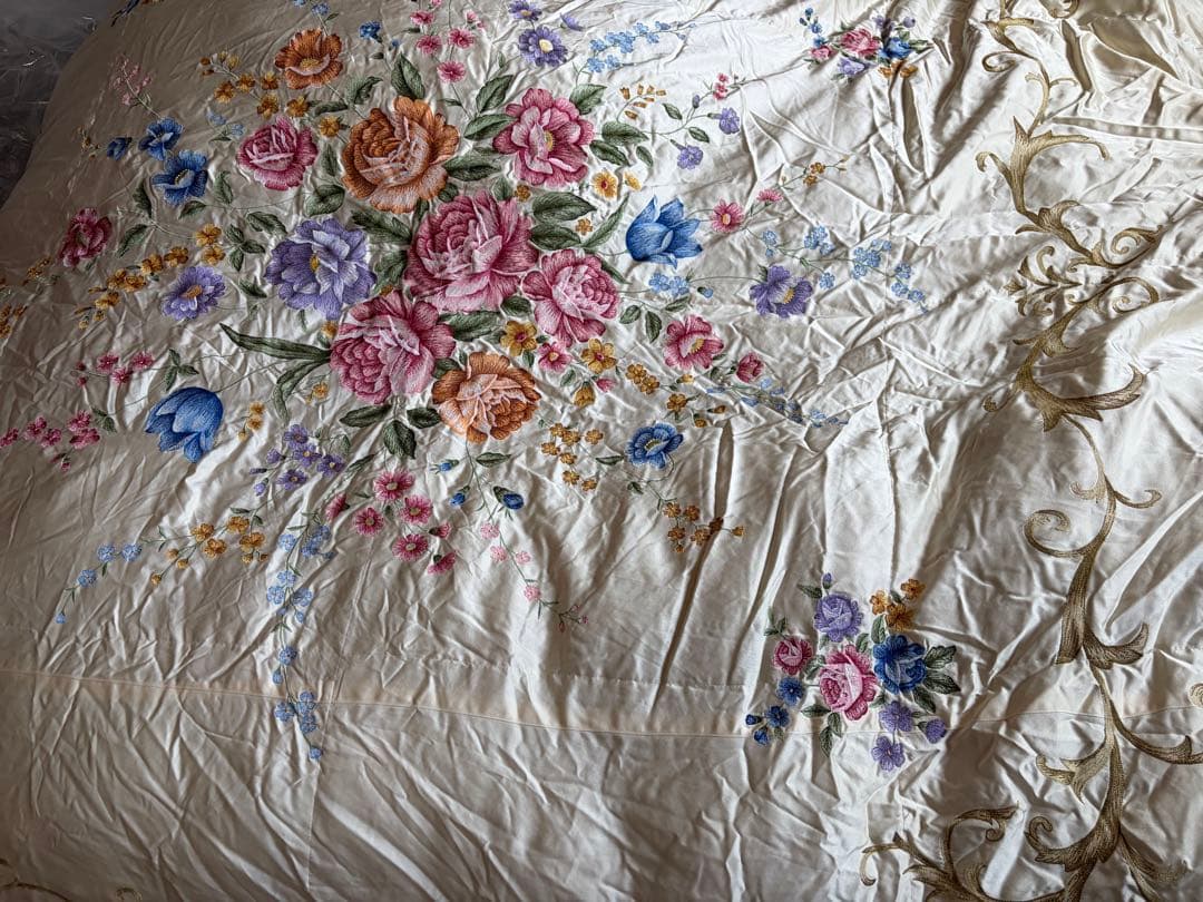 高品質　超増量　花柄刺繍入り羽布団