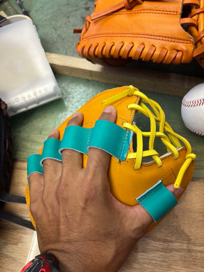 特価　新品　トレーニンググローブ　硬式軟式併用可能