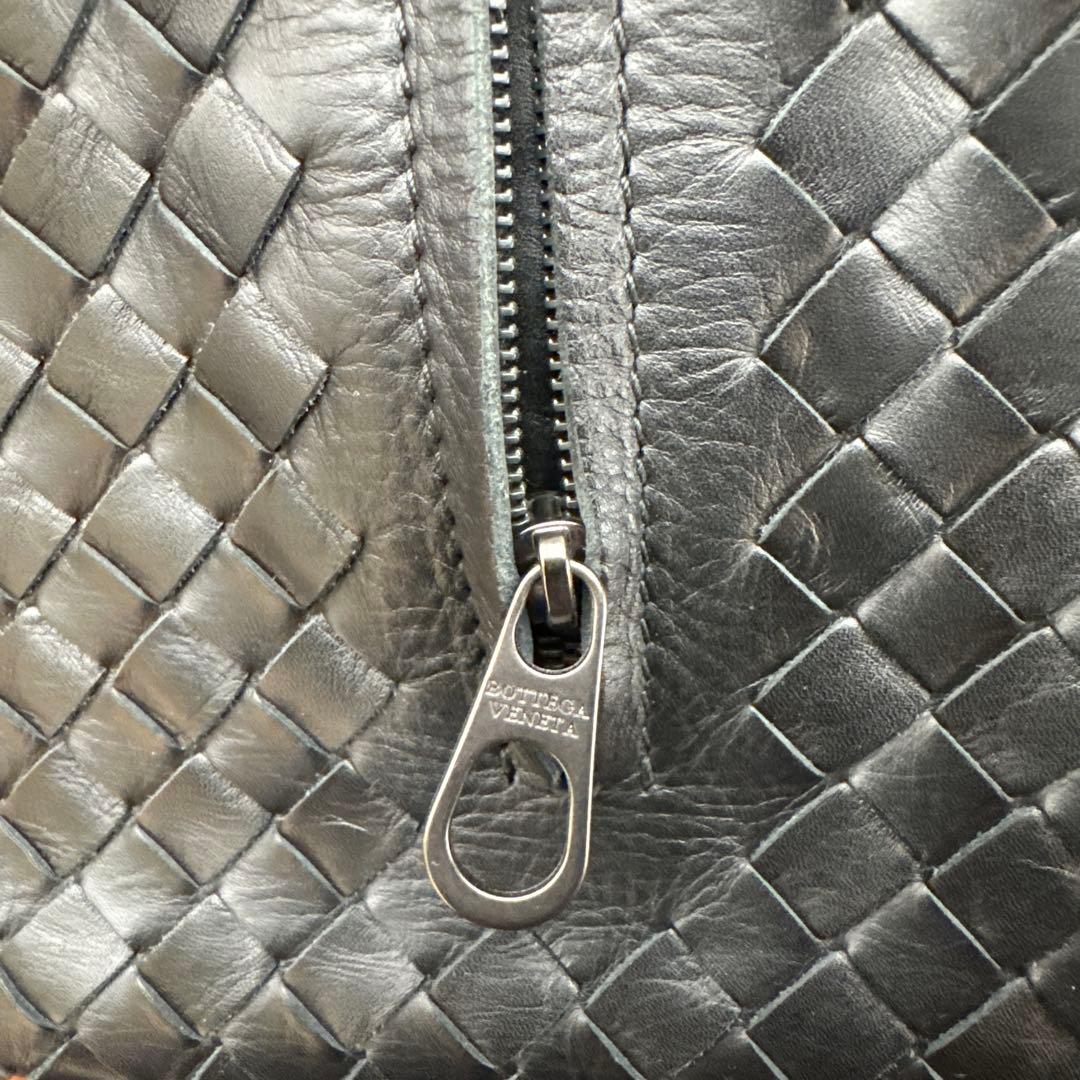 ボッテガヴェネタ　イントレチャートブラック メッセンジャーバッグ