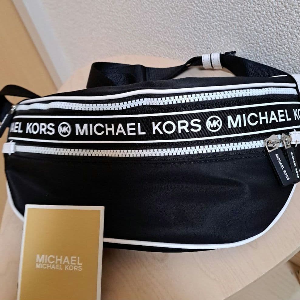 MICHAEL KORS マイケル・コースボディバッグ・ウエストポーチ 未使用