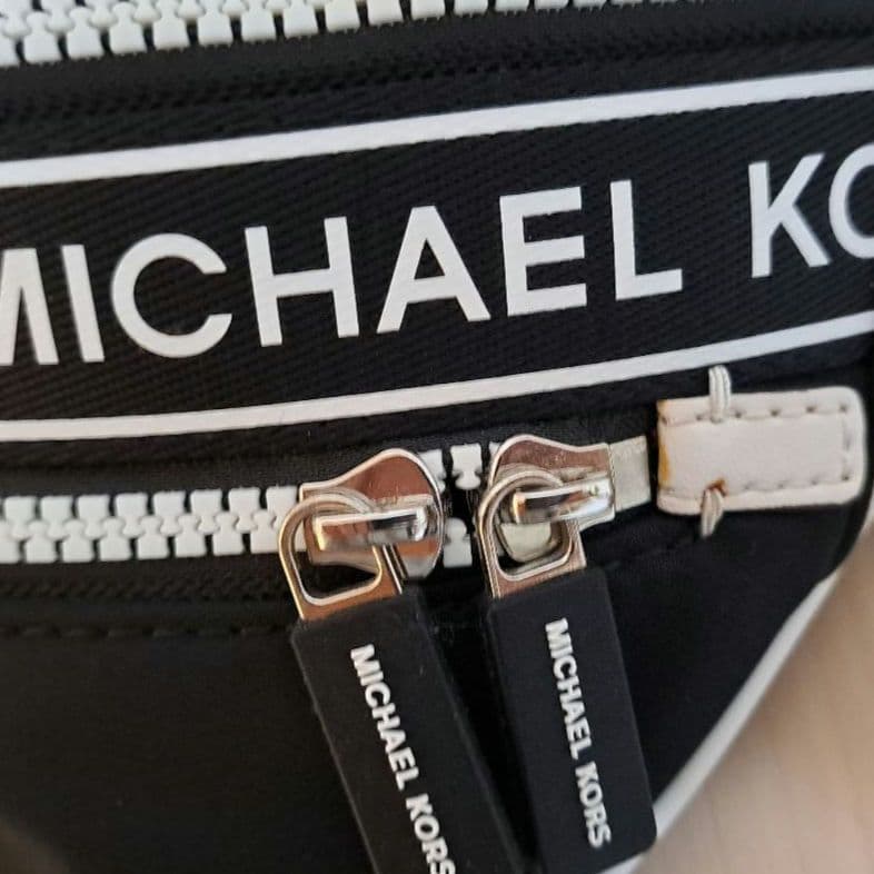 MICHAEL KORS マイケル・コースボディバッグ・ウエストポーチ 未使用