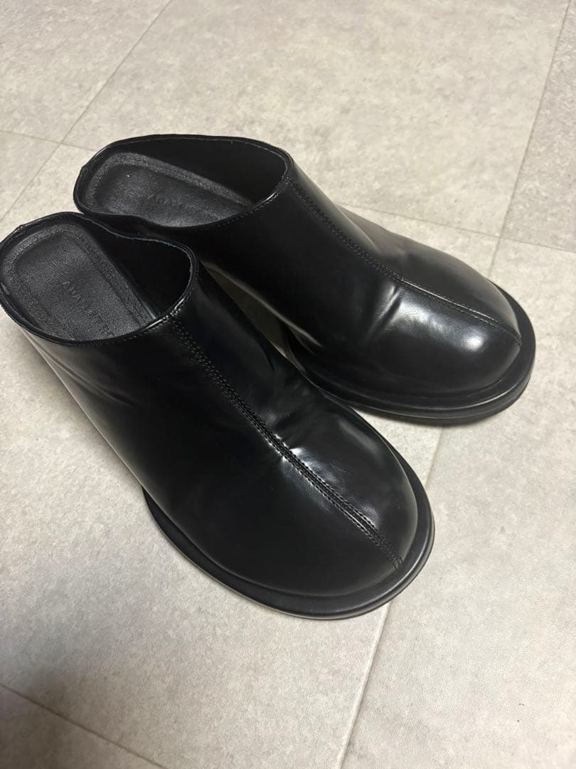 アダムエロペ　ブラックサンダル　ミュール　サボ